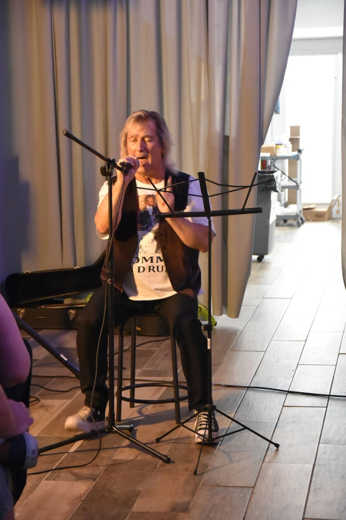 Open Mic performer
